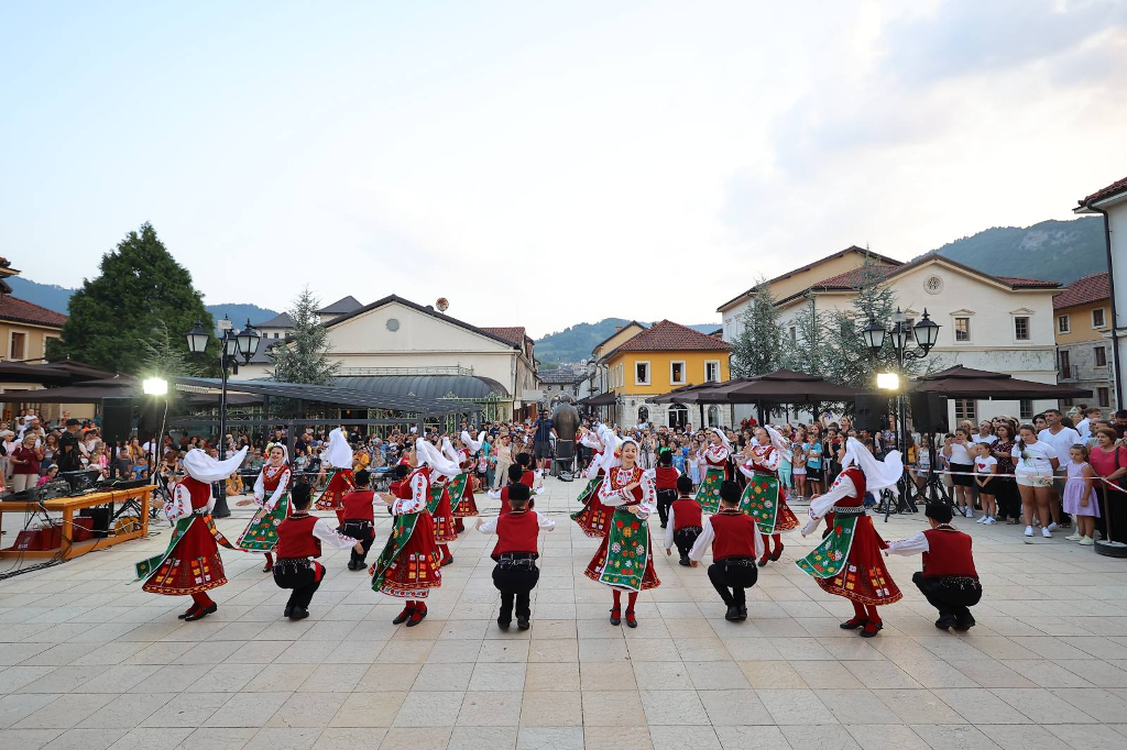 Међународни дјечији фестивал фолклора „Лицидерско срце“ у Вишеграду je започео фолклорном радионицом