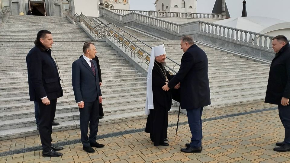 Предсједник Српске Милорад Додик посјетио је Храм Свих Светих у Минску, гдје га је дочекао митрополит мински Венијамин Предсједник Српске Милорад Додик посјетио је Храм Свих Светих у Минску, гдје га је дочекао митрополит мински Венијамин