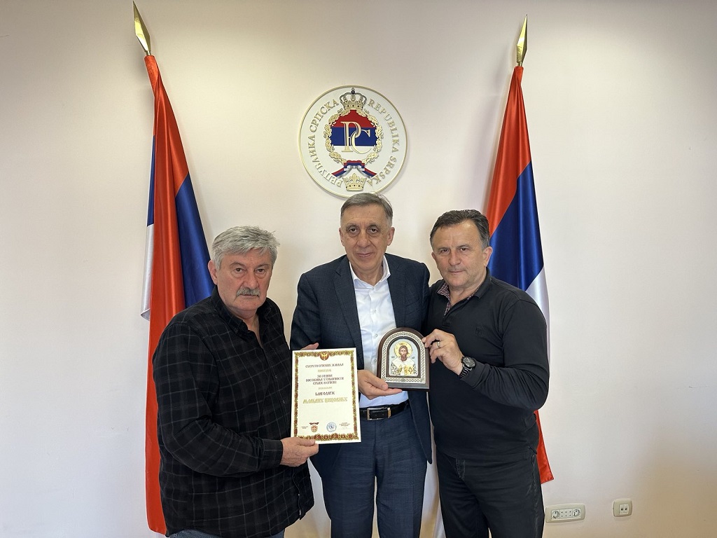 Mlađen Cicović, šef Predstavništva, primio priznanje i ikonu Svetog Save od strane Udruženja Ćirilica iz Beograda