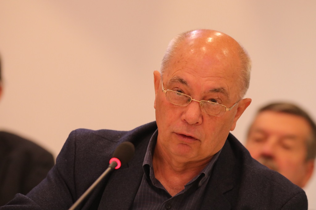 Milomir Stepić, naučni savjetnik u Institutu za političke studije u Beogradu Milomir Stepić, naučni savjetnik u Institutu za političke studije u Beogradu