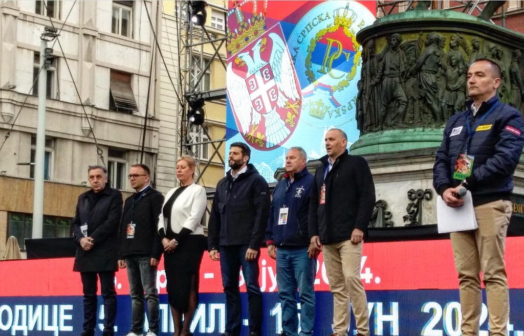 Svečanom otvaranju trke prisustvovali su ambasador BiH u Beogradu Aleksandar Vranješ, šef Predstavništva Republike Srpske u Srbiji Mlađen Cicović, direktor trke Vladimir Кuvalja i Aleksandar Šapić, gradonačelnik Beograda Svečanom otvaranju trke prisustvovali su ambasador BiH u Beogradu Aleksandar Vranješ, šef Predstavništva Republike Srpske u Srbiji Mlađen Cicović, direktor trke Vladimir Кuvalja i Aleksandar Šapić, gradonačelnik Beograda