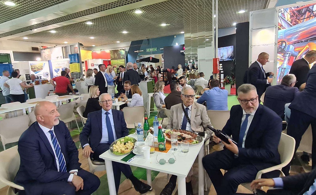 У Новом Саду свечано отворен 91. Међународни сајам пољопривреде на коме ће наступити више од 1.200 излагача из 42 земље У Новом Саду свечано отворен 91. Међународни сајам пољопривреде на коме ће наступити више од 1.200 излагача из 42 земље