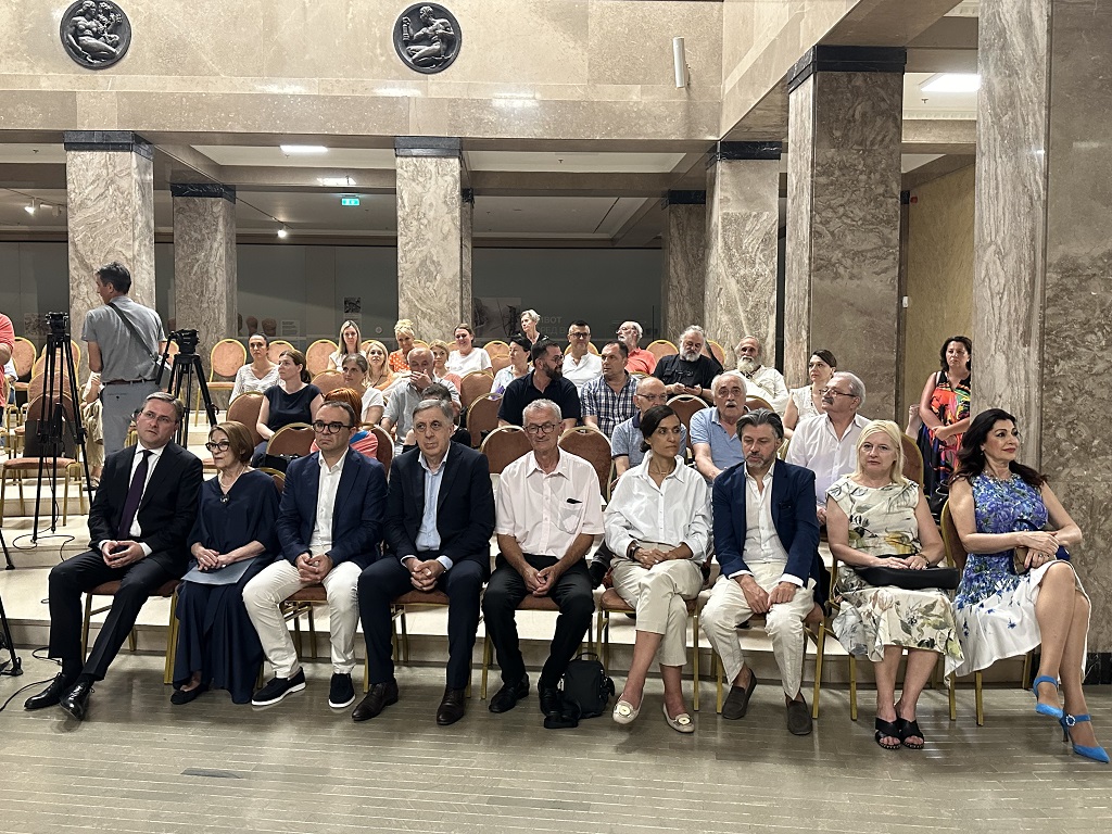 U atrijumu Narodnog muzeja Srbije na svečanom predstavljanju slika iz fundusa Muzeja Republike Srpske Ustanak Petra Mrkonjića slikara Spiridona Špire Bocarića, povodom 180 godina od rođenja srpskog kralja Petra Prvog Karađorđevića U atrijumu Narodnog muzeja Srbije na svečanom predstavljanju slika iz fundusa Muzeja Republike Srpske Ustanak Petra Mrkonjića slikara Spiridona Špire Bocarića, povodom 180 godina od rođenja srpskog kralja Petra Prvog Karađorđevića