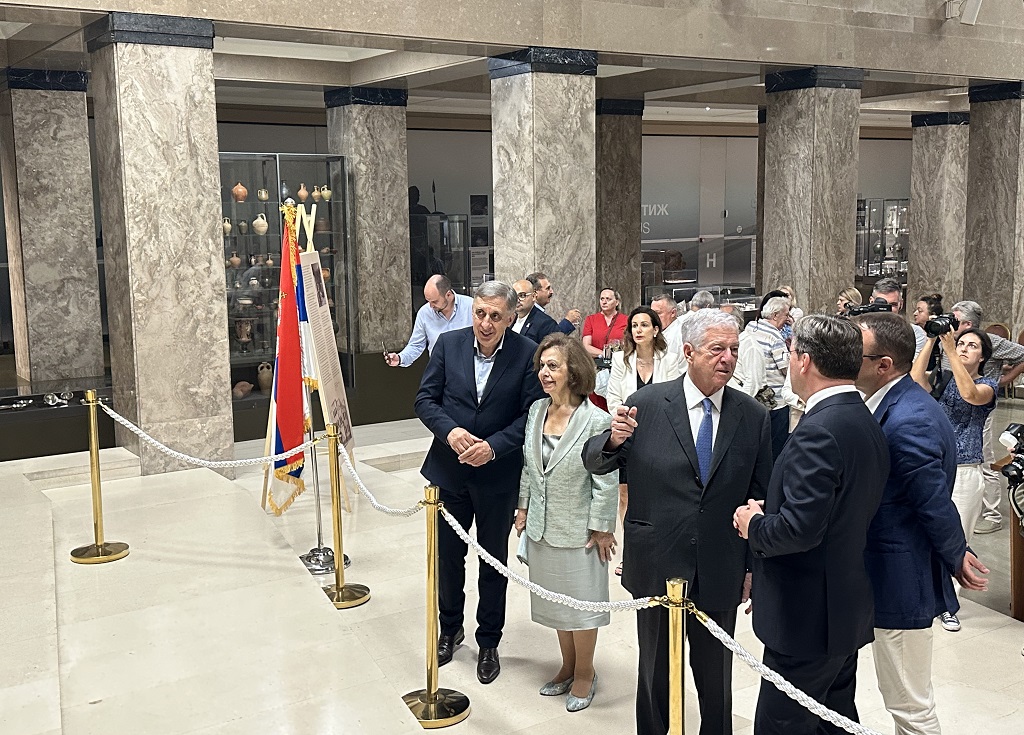 Mlađen Cicović, šef Predstavništva Republike Srpske u Srbiji sa princezom Katarinom Karađorđević Mlađen Cicović, šef Predstavništva Republike Srpske u Srbiji sa princezom Katarinom Karađorđević