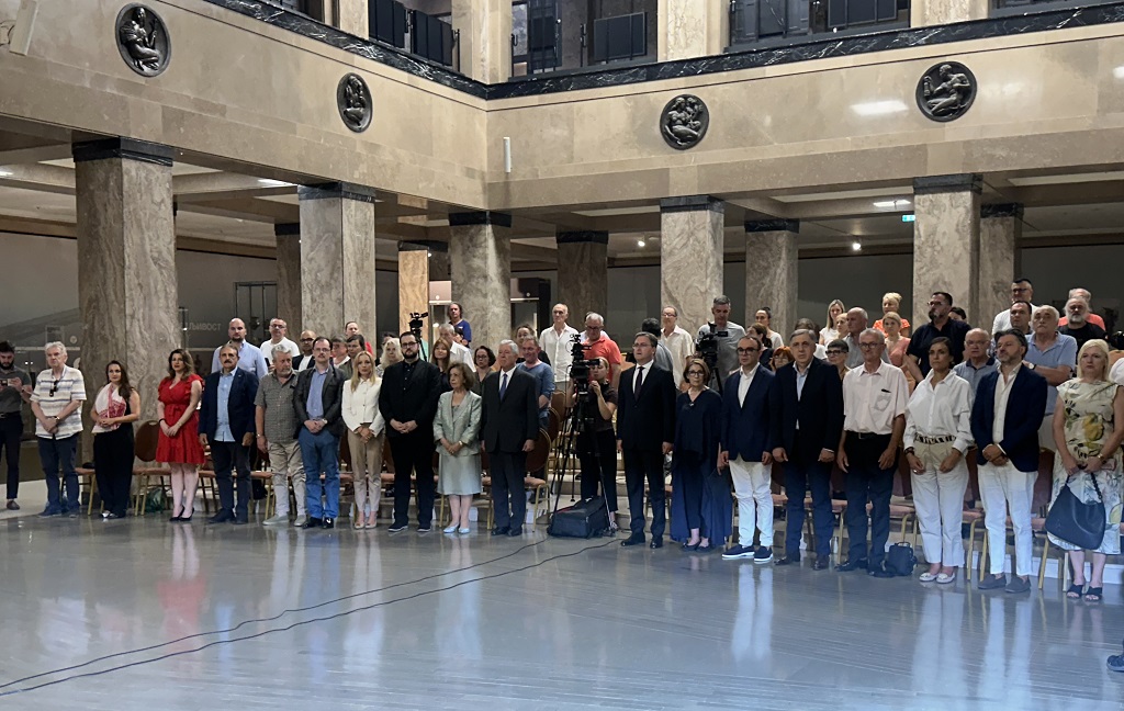 Svečanosti u Beogradu prisustvovali su i praunuk kralja Petra Prvog prestolonasljednik Aleksandar Karađorđević sa suprugom princezom Katarinom, ambasador BiH u Srbiji Aleksandar Vranješ, direktor Narodnog muzeja Srbije Bojana Borić Brešković i druge zvanice Svečanosti u Beogradu prisustvovali su i praunuk kralja Petra Prvog prestolonasljednik Aleksandar Karađorđević sa suprugom princezom Katarinom, ambasador BiH u Srbiji Aleksandar Vranješ, direktor Narodnog muzeja Srbije Bojana Borić Brešković i druge zvanice