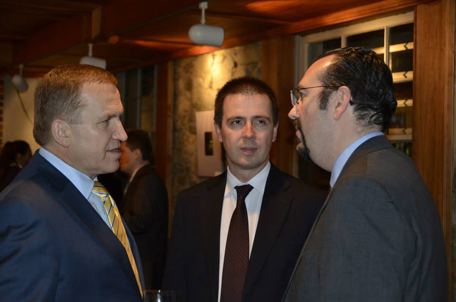 Александар Касаноф (десно) Александар Касаноф (десно)