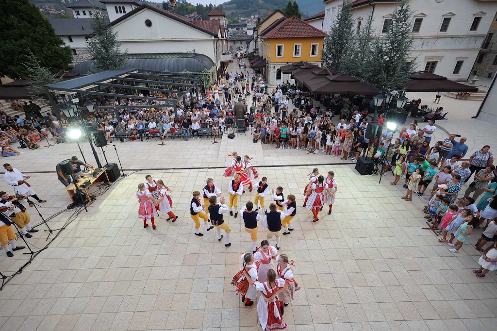 U Višegradu je u subotu 17. avgusta održan program 16. Međunarodnog festivala folklora "Licidersko srce"