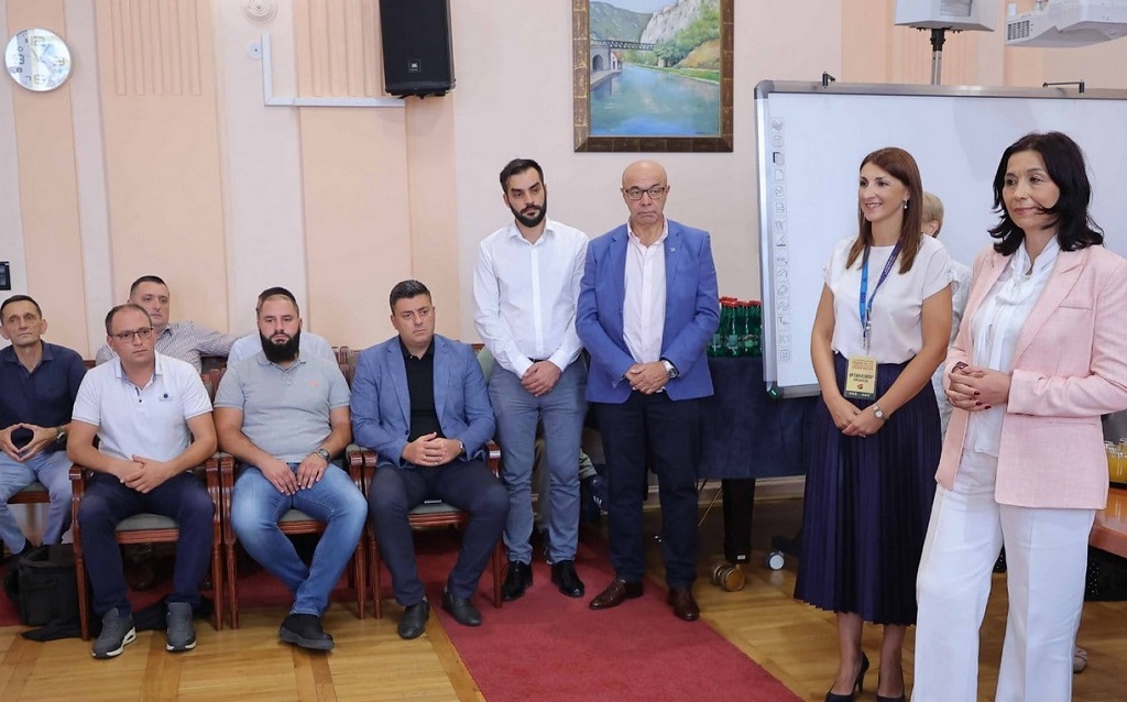 Jelena Raković Radivojević, gradonačelnik Užica i Ivana Cvetković, potpredsjednik Organizacionog odbora festivala, poželjele su dobrodošlicu gostima Jelena Raković Radivojević, gradonačelnik Užica i Ivana Cvetković, potpredsjednik Organizacionog odbora festivala, poželjele su dobrodošlicu gostima