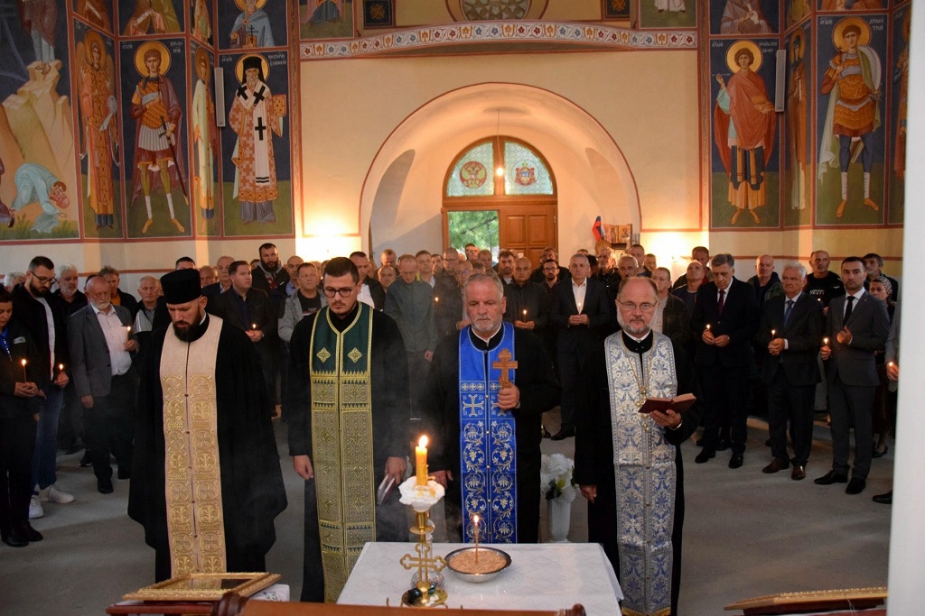 U crkvi Blage Marije u Banstolu na Fruškoj gori u organizaciji Saveza krajiških udruženja Novi Sad, obilježen Dan sjećanja na stradanje Srba u 13 zapadnokrajiških opština 1995. godine