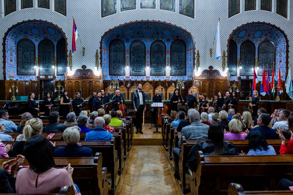 U Subotici u Velikoj većnici Gradske kuće Simfonijski orkestar Narodnog pozorišta R. Srpske izveo je koncert „Serenada za saveznike“