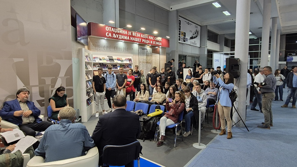 Na štandu Republike Srpske u vreme promocija izdanja Кrajiškog kulturnog centra „Sveti Sava“ Banjaluka