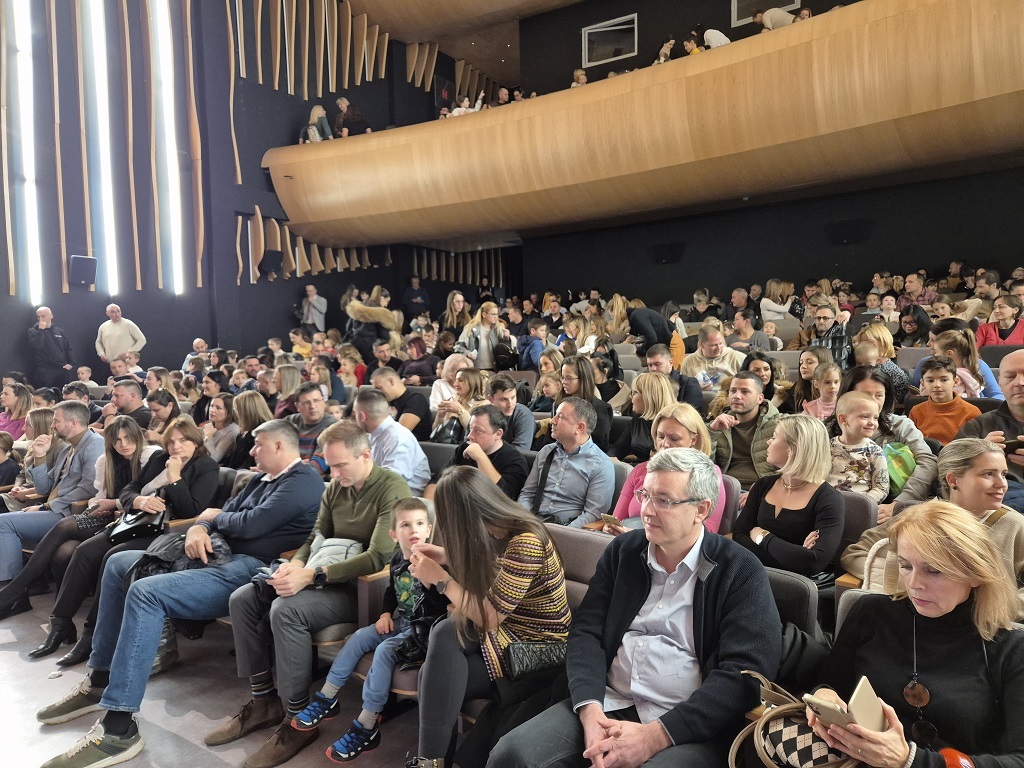 U Gradskoj koncertnoj dvorani u Novom Sadu održana su dva vezana koncerta banjalučkog dječijeg hora „Vrapčići“