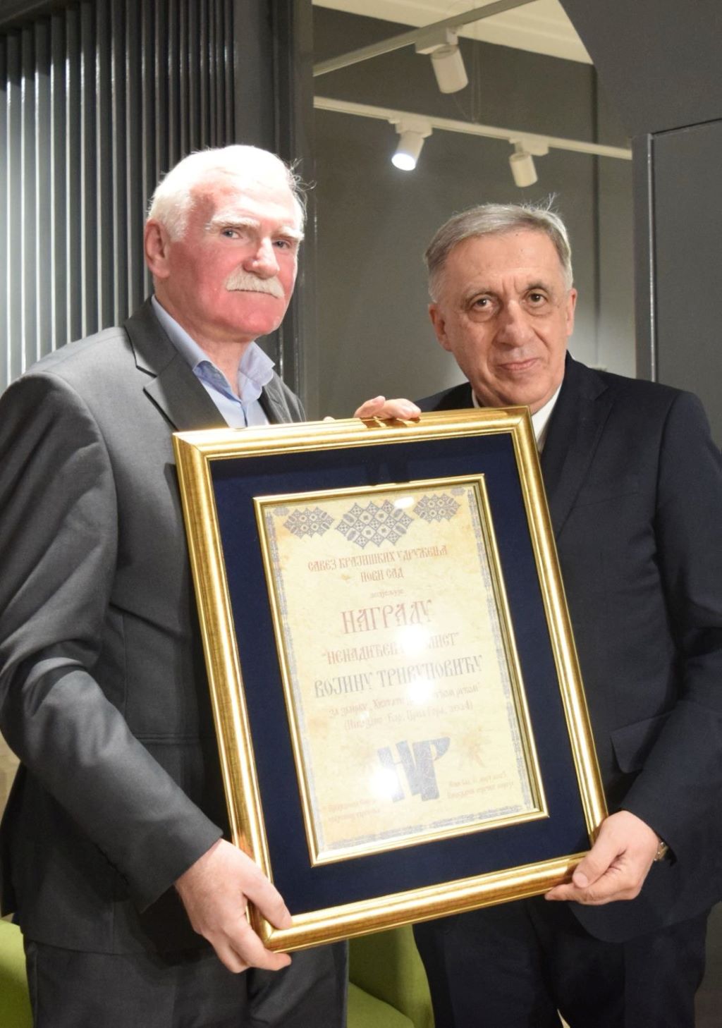 Laureat Vojin Trivunović i šef Predstavništva Mlađen Cicović