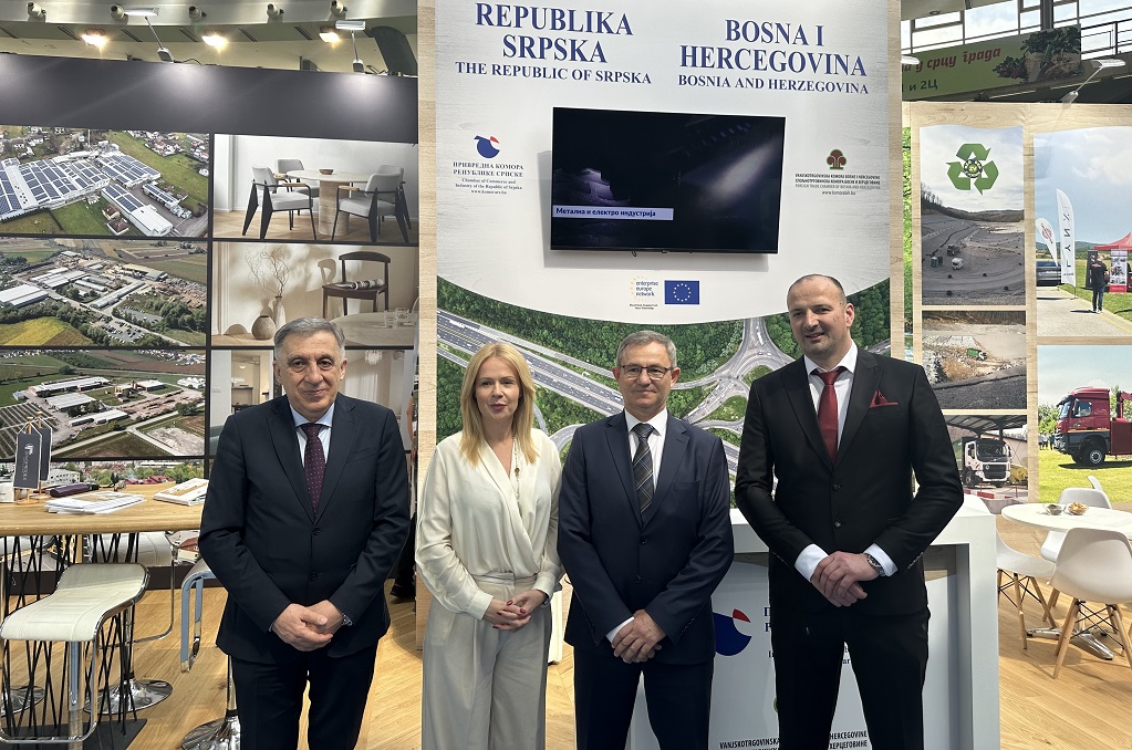 Mlađen Cicović, šef Predstavništva Republike Srpske u Srbiji, Dragan Glamočić, ministar poljoprivrede, šumarstva, vodoprivrede Srbije, Mile Petrović, sekretar u Privrednoj komori Republike Srpske sa Dankom Selić, direktorkom Sajma