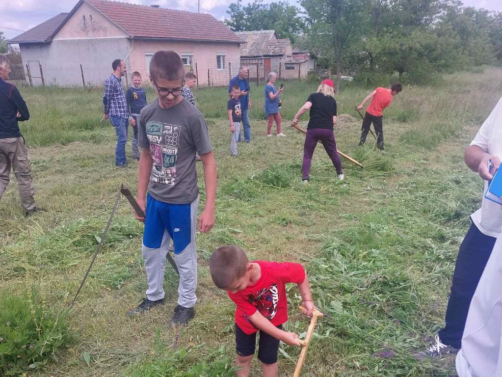Održano je i dječje takmičenje u ručnom košenju, a među takmičarima najmlađi Relja Balić je imao svega četiri godine