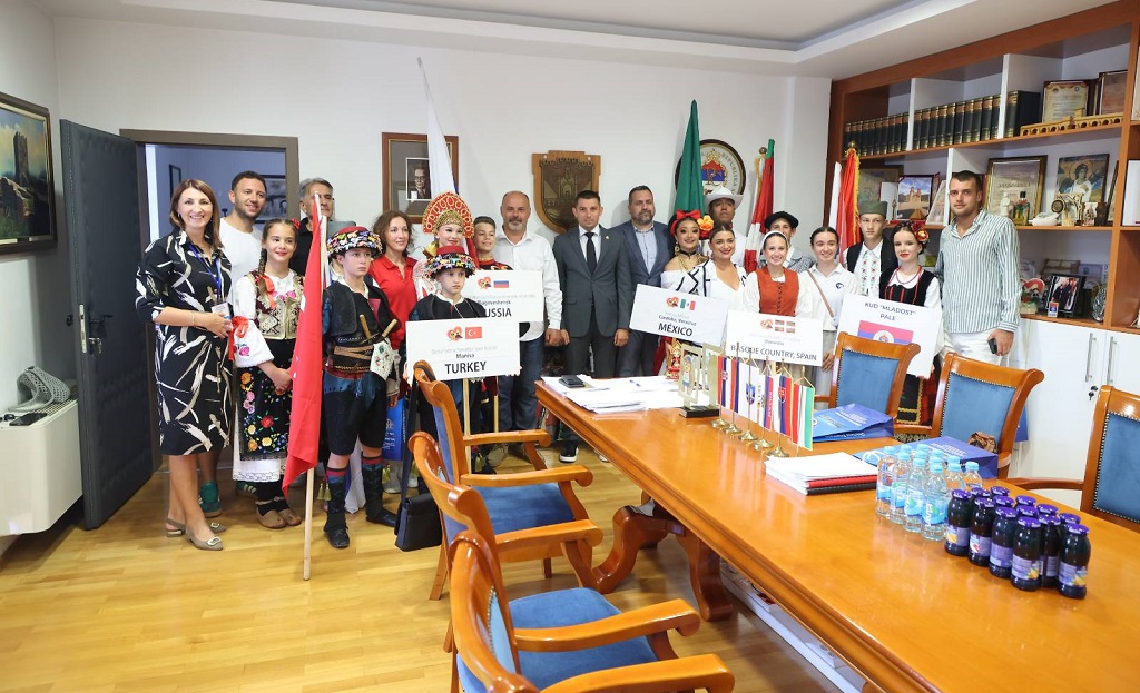 Načelnik opštine Višegrad Mladen Đurević, ugostio je učesnike 17. Međunarodnog dječijeg festivala folklora „Licidersko srce 2025“ i goste