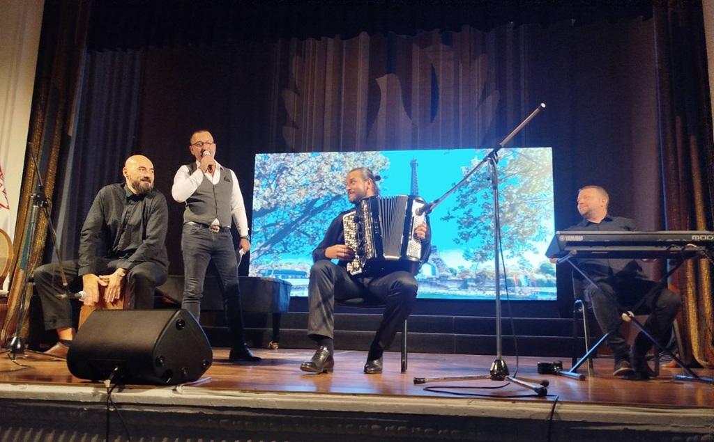 Muzička škola „Stevan Stojanović Mokranjac“ Bijeljina, izvodi poetsko- muzički performans „Diplomatski put Ive Andrića“- Dušan Sekulić & trio. Učestvuju: Dušan Sekulić, harmonika, Goran Ilić, klavir, Branislav Rajković, perkusije i glumac Bojan Bijelić Muzička škola „Stevan Stojanović Mokranjac“ Bijeljina, izvodi poetsko- muzički performans „Diplomatski put Ive Andrića“- Dušan Sekulić & trio. Učestvuju: Dušan Sekulić, harmonika, Goran Ilić, klavir, Branislav Rajković, perkusije i glumac Bojan Bijelić