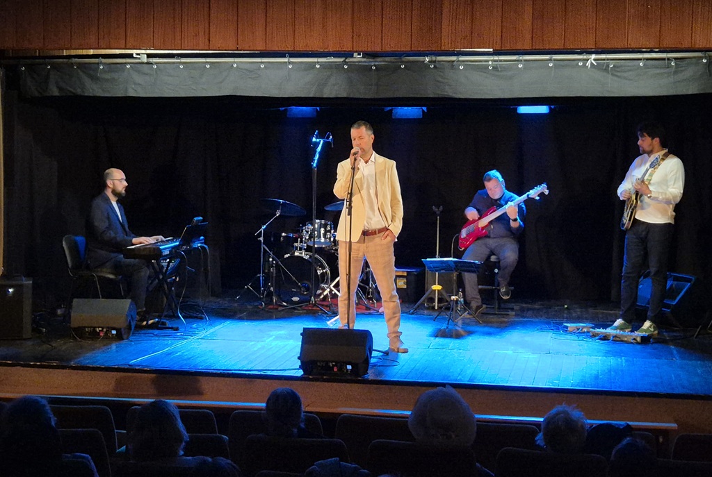 U Centru za kulturu Požarevac izveden je scensko-muzički performans „Džez poezi kabare“ U Centru za kulturu Požarevac izveden je scensko-muzički performans „Džez poezi kabare“