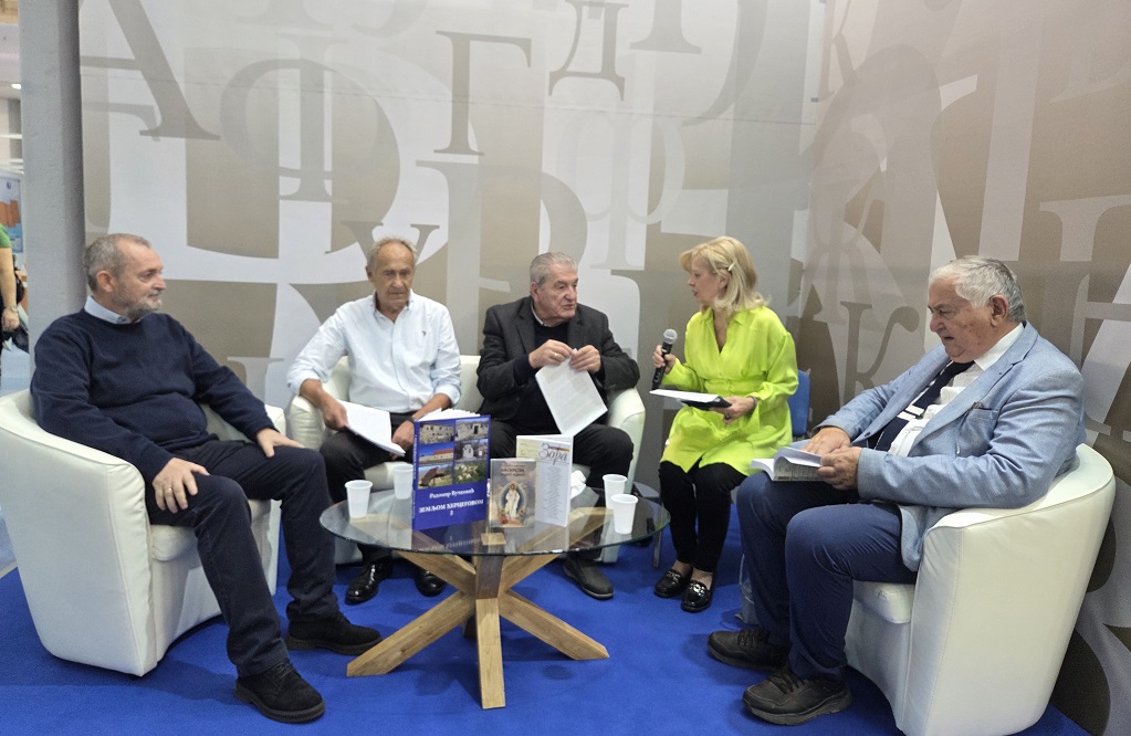 СПКД „Просвјета“ Гацко представља издања „Земљом Херцеговом 2“ аутора Радомира Вучковића, говоре др Милан Мицић, Драгутин Паповић и аутор СПКД „Просвјета“ Гацко представља издања „Земљом Херцеговом 2“ аутора Радомира Вучковића, говоре др Милан Мицић, Драгутин Паповић и аутор