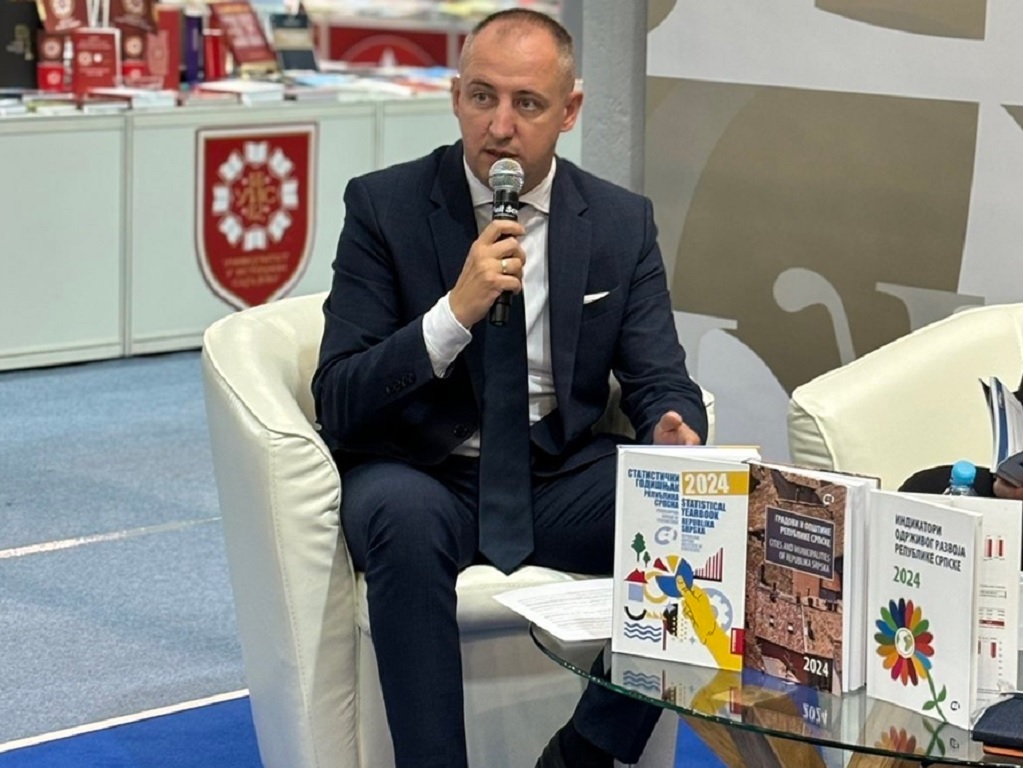 Републички завод за статистику Р. Српске представља своја издања: „Статистички годишњак Републике Српске” и „Индикатори одрживог развоја“, говори: Дарко Милуновић Републички завод за статистику Р. Српске представља своја издања: „Статистички годишњак Републике Српске” и „Индикатори одрживог развоја“, говори: Дарко Милуновић