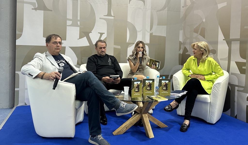 КЗ „Васо Пелагић“ Бања Лука представља књигу „Контрареволуција“ аутора Миладина Берића, говоре Веселин Лари Мишнић, Селена Берић и аутор КЗ „Васо Пелагић“ Бања Лука представља књигу „Контрареволуција“ аутора Миладина Берића, говоре Веселин Лари Мишнић, Селена Берић и аутор