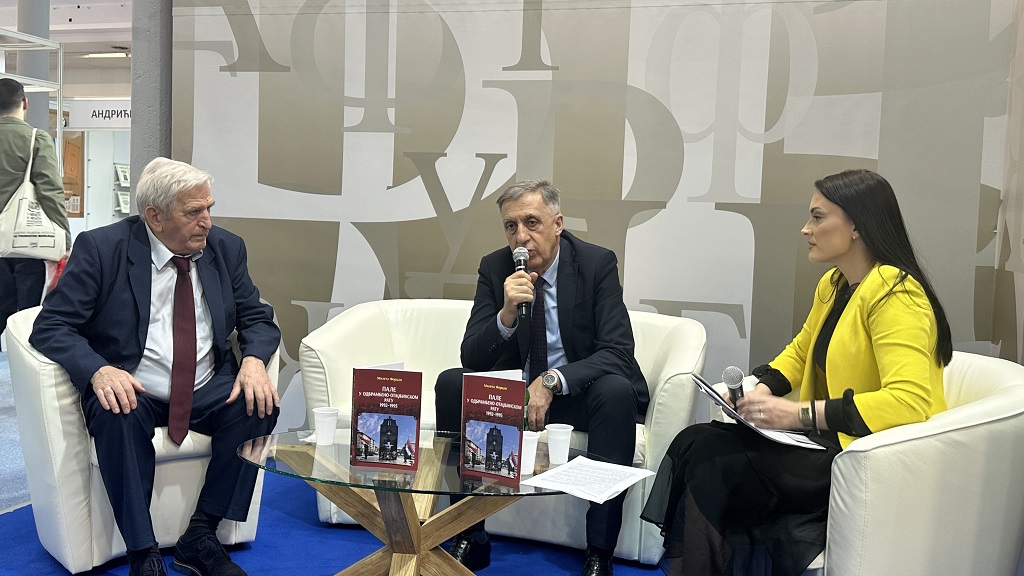 „Свет књиге“ Београд представља издање „Пале у одбрамбено отаџбинском рату“ аутора Милете Форцана, говоре Стево Ћосовић и Млађен Цицовић „Свет књиге“ Београд представља издање „Пале у одбрамбено отаџбинском рату“ аутора Милете Форцана, говоре Стево Ћосовић и Млађен Цицовић