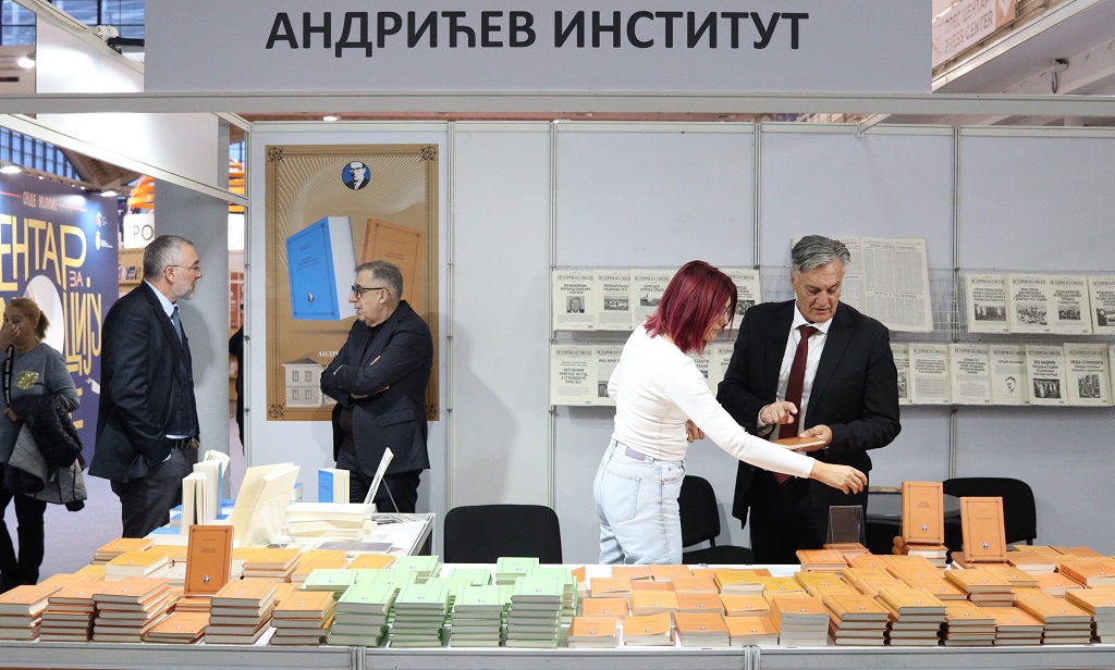 Синиша Каран, министар за научнотехнолошки развој и високо образовање Р. Српске на штанду Андрићевог института Синиша Каран, министар за научнотехнолошки развој и високо образовање Р. Српске на штанду Андрићевог института