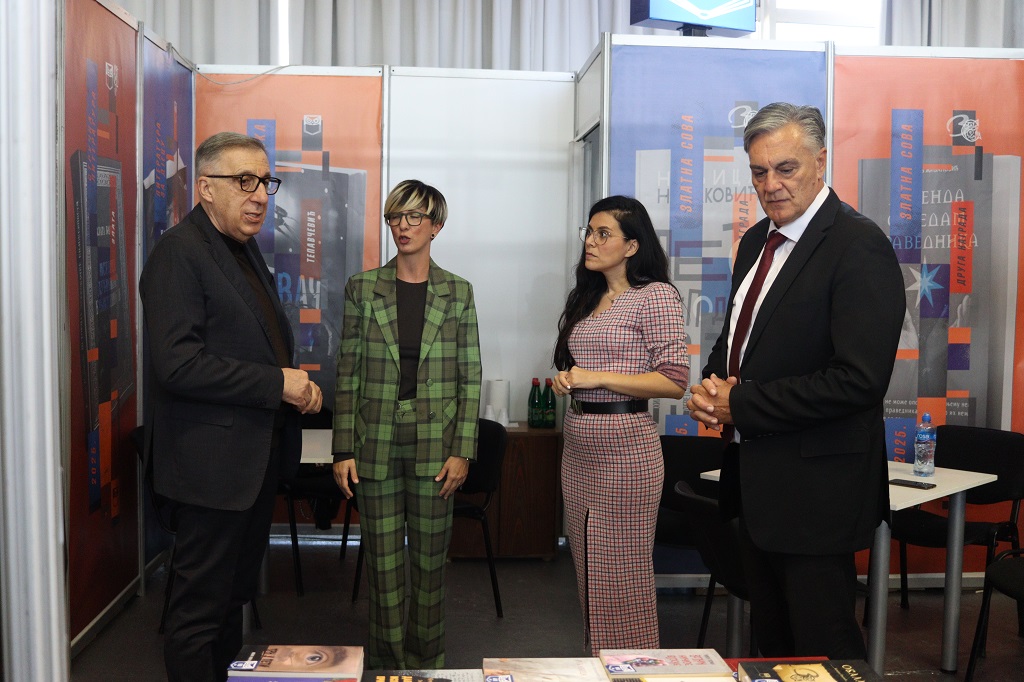 Каран и Цицовић обилазе издаваче из Р. Српске на сајму књига Каран и Цицовић обилазе издаваче из Р. Српске на сајму књига