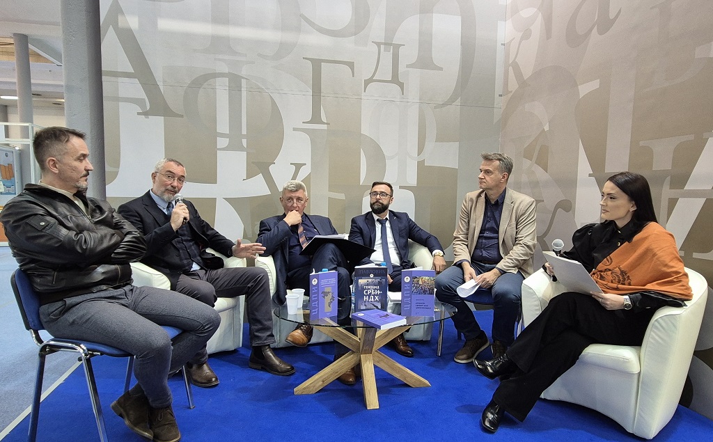 ЈУ Центар за друштвено-политичка истраживања Р. Српске представља своја издања „ Геноцид над Србима у Независној Држави Хрватској: народ који није требало да постоји“ аутора Душана Павловића, Зборник саопштења „Дејтонски мировни споразум – 30 година мира и стабилности“ и „Бранити Европу као цивилизацију“ аутора Давида Енгeлса, о издањима говоре Душан Павловић, проф. др Драга Мастиловић, др Александар Митић и доц. др Драган Дакић ЈУ Центар за друштвено-политичка истраживања Р. Српске представља своја издања „ Геноцид над Србима у Независној Држави Хрватској: народ који није требало да постоји“ аутора Душана Павловића, Зборник саопштења „Дејтонски мировни споразум – 30 година мира и стабилности“ и „Бранити Европу као цивилизацију“ аутора Давида Енгeлса, о издањима говоре Душан Павловић, проф. др Драга Мастиловић, др Александар Митић и доц. др Драган Дакић