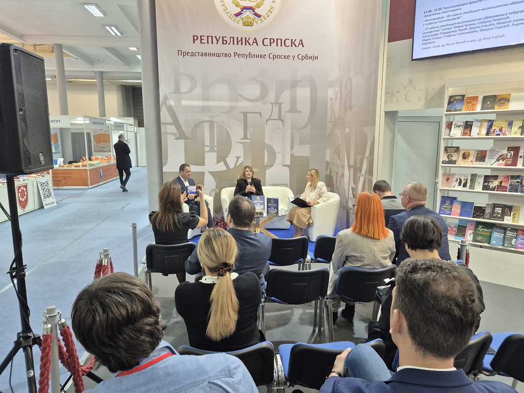 На штанду Р. Српске на промоцији издања Пољопривредног факултета Универзитета И. Сарајево На штанду Р. Српске на промоцији издања Пољопривредног факултета Универзитета И. Сарајево