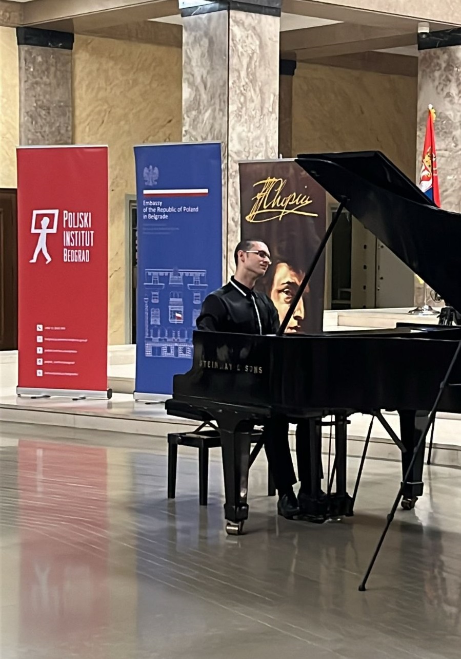 Ugledni pijanista iz Republike Srpske Dejan Janković nastupio je u Atrijumu Narodnog muzeja u Beogradu, u okviru ovogodišnjeg „Beogradskog Šopen festa“ Ugledni pijanista iz Republike Srpske Dejan Janković nastupio je u Atrijumu Narodnog muzeja u Beogradu, u okviru ovogodišnjeg „Beogradskog Šopen festa“