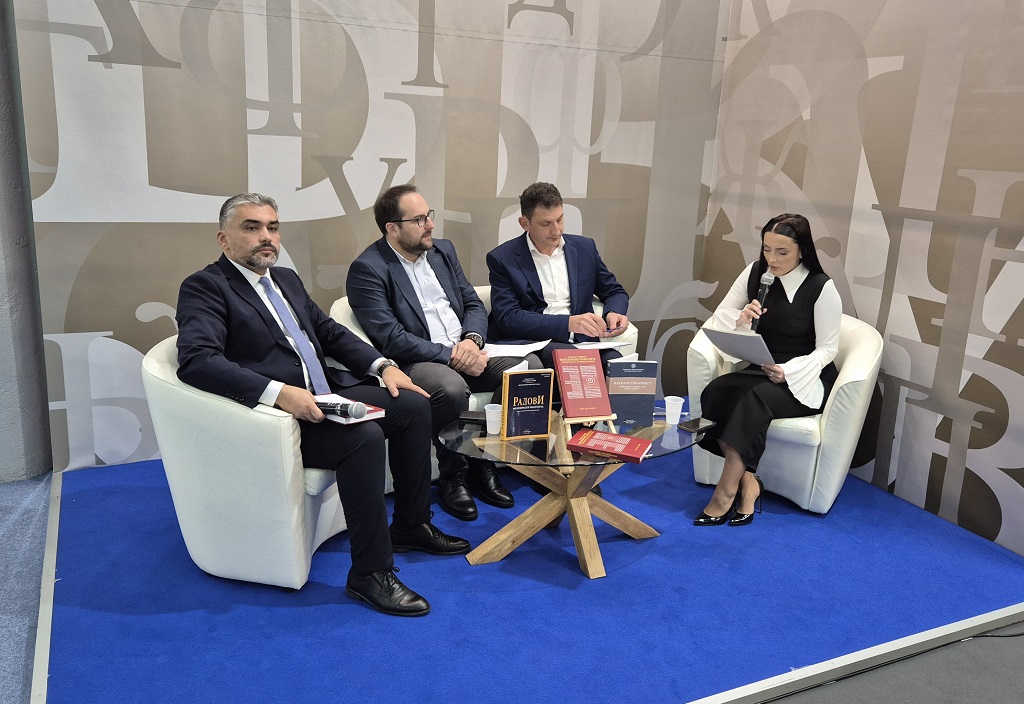 На промоцији издања Филозофског факултета Пале Универзитета у Источном Сарајеву говоре: др Владан Бартула, др Вук Вучетић и др Огњен Куртеш На промоцији издања Филозофског факултета Пале Универзитета у Источном Сарајеву говоре: др Владан Бартула, др Вук Вучетић и др Огњен Куртеш