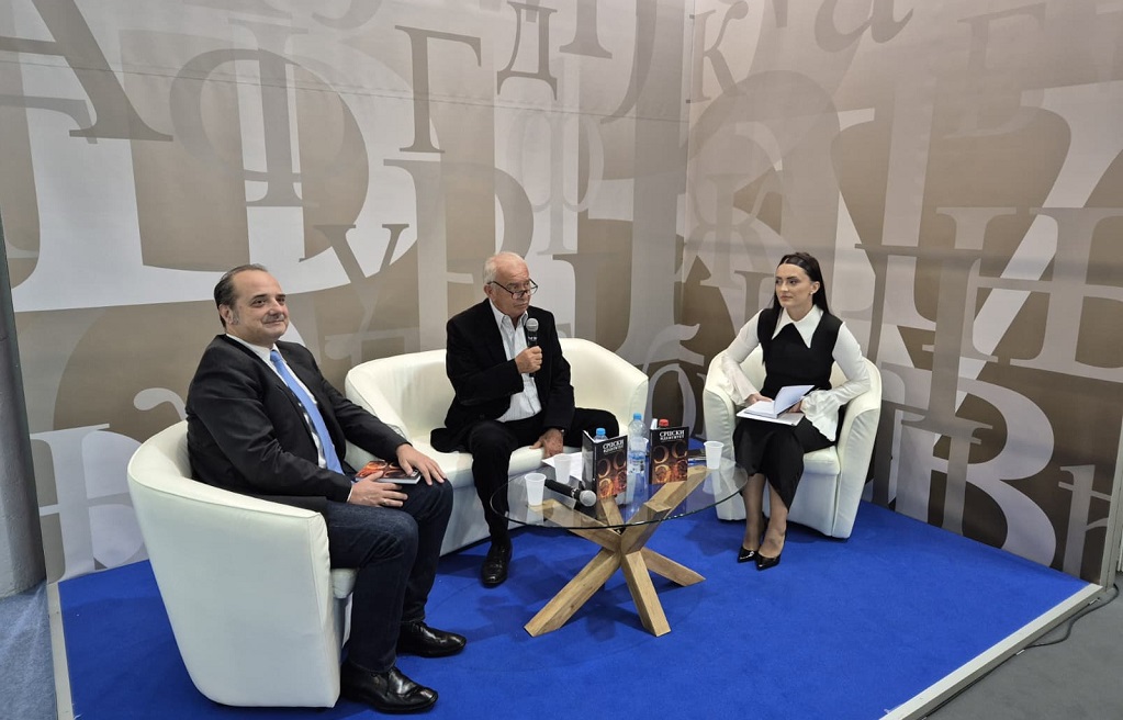 Професор Милимир Мучибабић и историчар Александар Раковић, на представљању допуњеног издања зборника „Српски идентитет“ Професор Милимир Мучибабић и историчар Александар Раковић, на представљању допуњеног издања зборника „Српски идентитет“