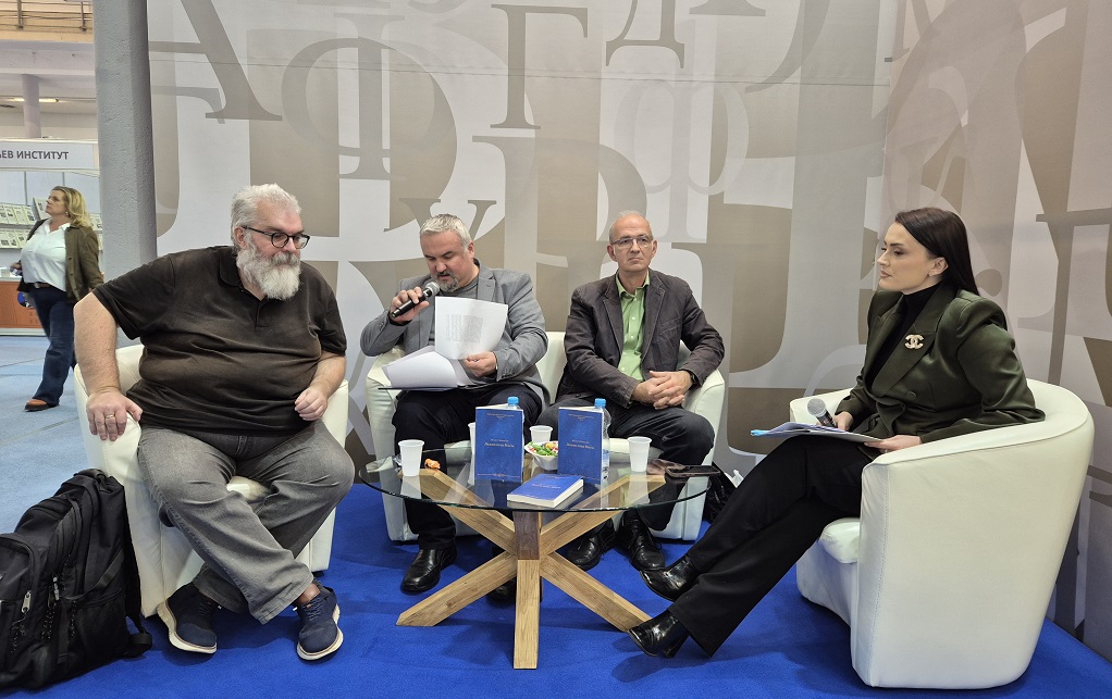 SPКD „Prosvjeta“ Tuzla predstavlja svoju knjigu „Lažni otac Misos“ autora Željka T. Кovačevića, govore: Vule Žurić, Dejan Spasojević i autor