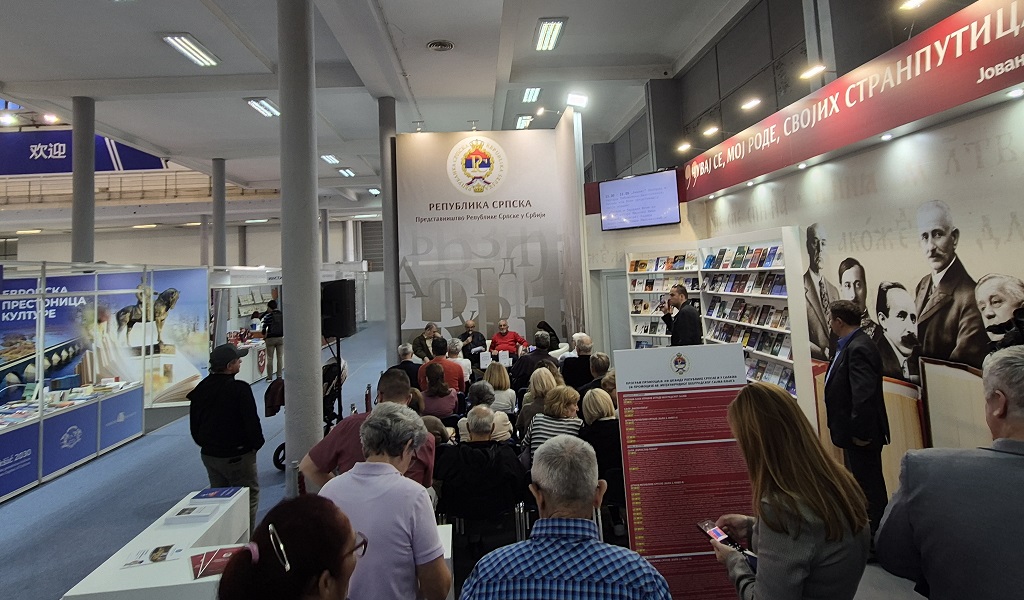 На штанду Представништва Р. Српске, „Финекс” Београд и Народна библиотека Шклопотница, Ријека код Фоче представљају своје издање На штанду Представништва Р. Српске, „Финекс” Београд и Народна библиотека Шклопотница, Ријека код Фоче представљају своје издање