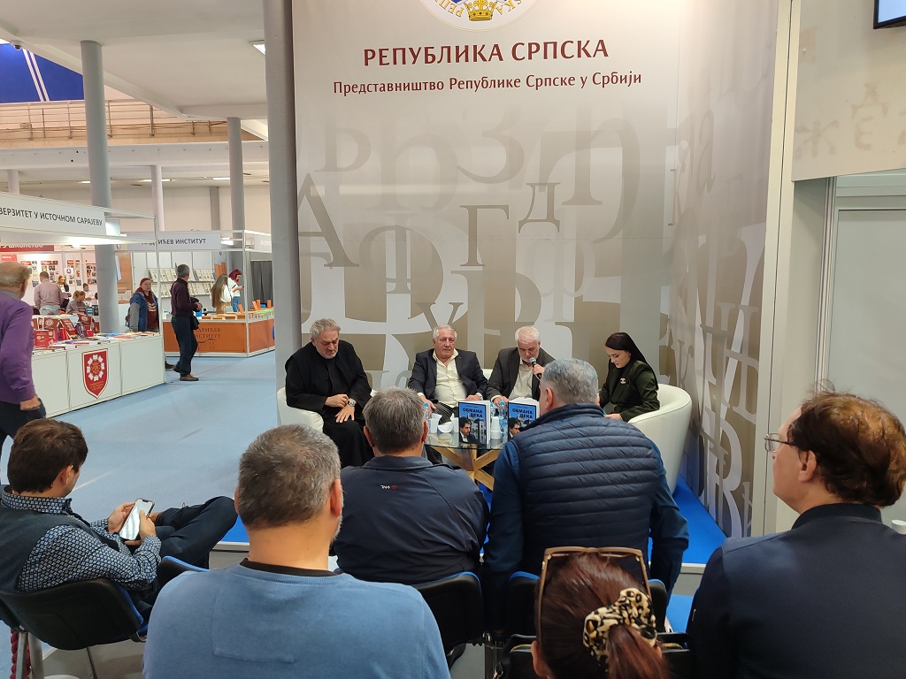 На штанду Представништва Р. Српске, "Сајнос" представља своје издање „Обмана века“ На штанду Представништва Р. Српске, "Сајнос" представља своје издање „Обмана века“