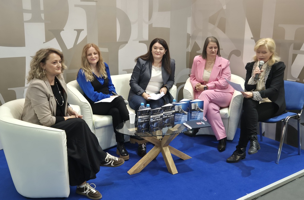 Друштво библиотекара Р. Српске представља издања „Библиотека у школи новог вијека“ аутора Данијеле Мандић, говоре проф. др Радославка Сударушић, проф. др Бојана Ласица и аутор, и „Дигитализација у библиотекама у Републици Српској“ аутора Маје Дејановић, говори проф. др Радославка Сударушић и аутор Друштво библиотекара Р. Српске представља издања „Библиотека у школи новог вијека“ аутора Данијеле Мандић, говоре проф. др Радославка Сударушић, проф. др Бојана Ласица и аутор, и „Дигитализација у библиотекама у Републици Српској“ аутора Маје Дејановић, говори проф. др Радославка Сударушић и аутор