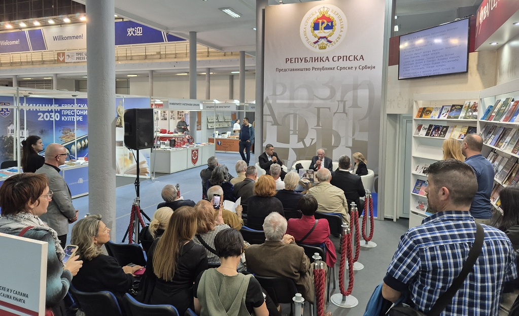 Матична библиотека Источно Сарајево „Приче из болнице Главног штаба Војске Р. Српске у Сокоцу: болница поноса, надања и спаса“ аутора Борише Стојановића и Мире Стојановић, говори аутор Матична библиотека Источно Сарајево „Приче из болнице Главног штаба Војске Р. Српске у Сокоцу: болница поноса, надања и спаса“ аутора Борише Стојановића и Мире Стојановић, говори аутор