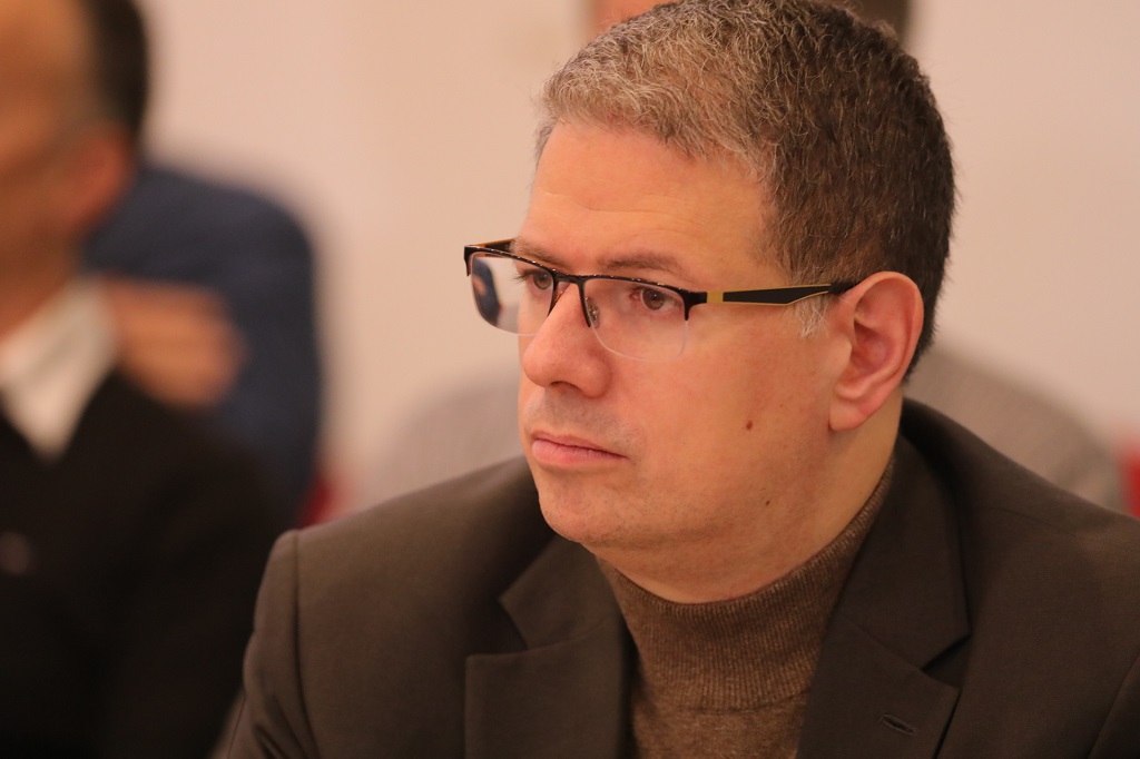 Небојша Малић, новинар и политички аналитичар Небојша Малић, новинар и политички аналитичар