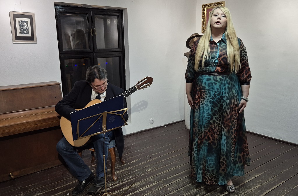 Умјетнички програм на свечаном отварању манифестације, на гитари Урош Дојчиновић и сопран Тања Андријић