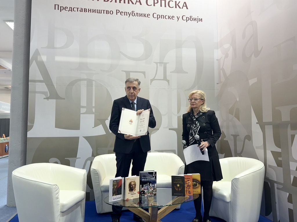 Проглашен овогодишњи добитник Повеље успјеха коју Представништво Српске у Србији традиционално додјељује издавачу најтраженије књиге из Српске на Међународном сајму књига у Београду Проглашен овогодишњи добитник Повеље успјеха коју Представништво Српске у Србији традиционално додјељује издавачу најтраженије књиге из Српске на Међународном сајму књига у Београду