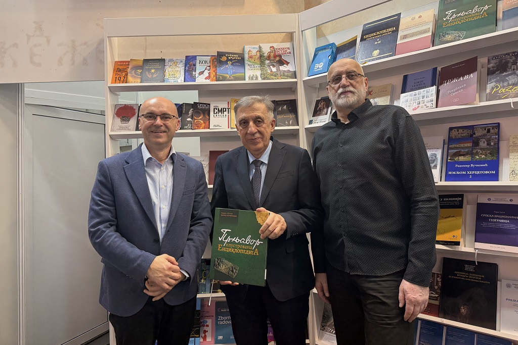 Шеф Представништва Р. Српске у Србији Млађен Цицовић са ауторима енциклопедије мр Младеном Стругаром и проф. др Драшком Маринковићем Шеф Представништва Р. Српске у Србији Млађен Цицовић са ауторима енциклопедије мр Младеном Стругаром и проф. др Драшком Маринковићем