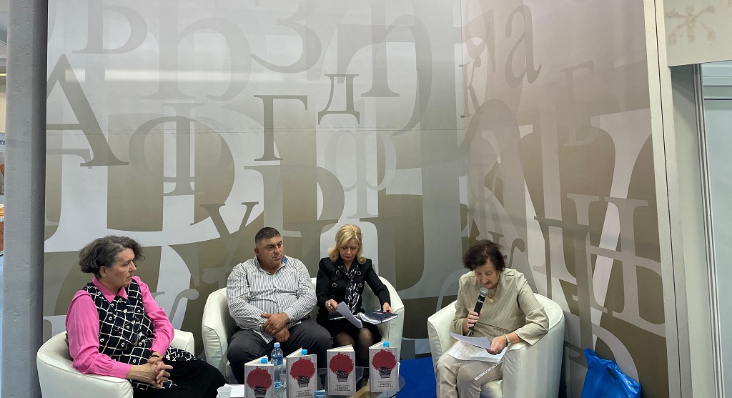 СПКД „Просвјета“ K. Дубица представља издања „Зевсова главобоља“ аутора Рајка Лукача, говори Гордана Малетић, Љиљана Дугалић и Зоран Синкић, затим књиге „Како упалити сунце“, „Цврчкова пјесма“, „Да ли рибе пјевају или само зијевају“, „Зашто лутке не старе“ и „Љубав боје бијело“, аутора Душка Милуновића, говоре Гордана Малетић, Љиљана Дугалић и Зоран Синкић СПКД „Просвјета“ K. Дубица представља издања „Зевсова главобоља“ аутора Рајка Лукача, говори Гордана Малетић, Љиљана Дугалић и Зоран Синкић, затим књиге „Како упалити сунце“, „Цврчкова пјесма“, „Да ли рибе пјевају или само зијевају“, „Зашто лутке не старе“ и „Љубав боје бијело“, аутора Душка Милуновића, говоре Гордана Малетић, Љиљана Дугалић и Зоран Синкић