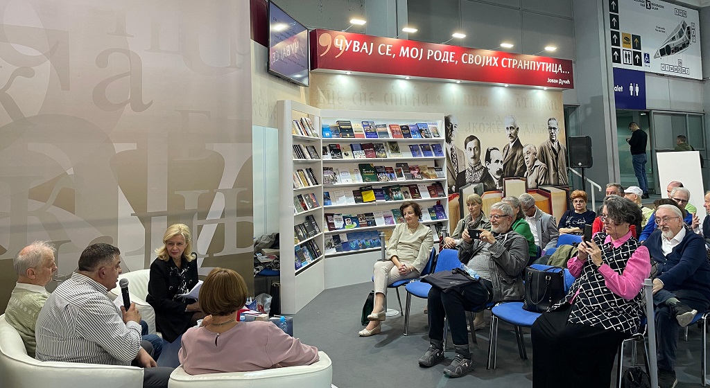 На штанду Представништва Р. Српске СПКД „Просвјета“ K. Дубица представља издања На штанду Представништва Р. Српске СПКД „Просвјета“ K. Дубица представља издања