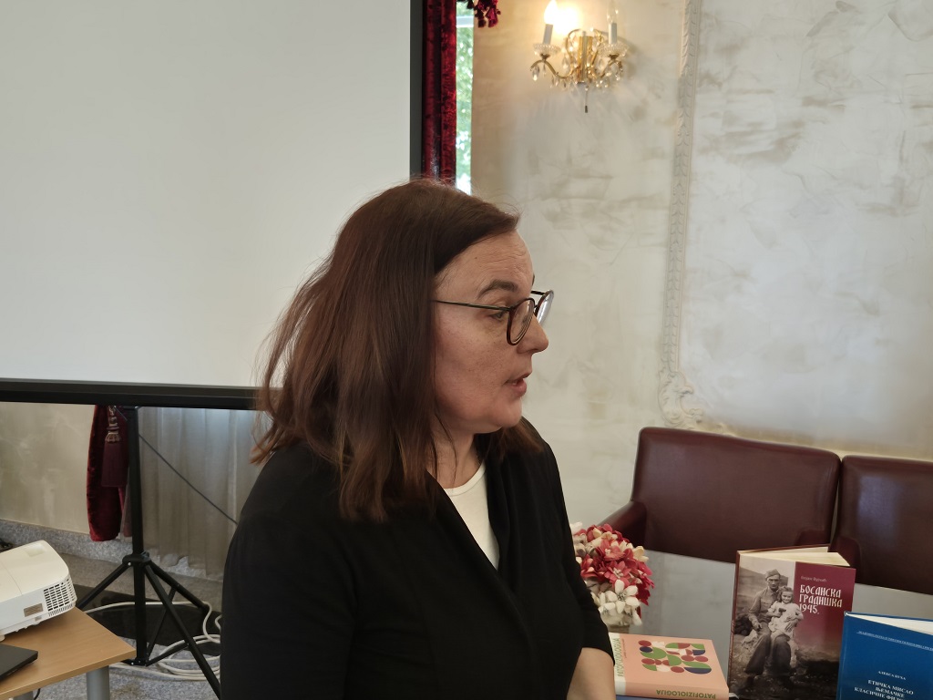 Јасмина Иванковић, директор библиотеке „Димитрије Туцовић“ у Лазаревцу Јасмина Иванковић, директор библиотеке „Димитрије Туцовић“ у Лазаревцу