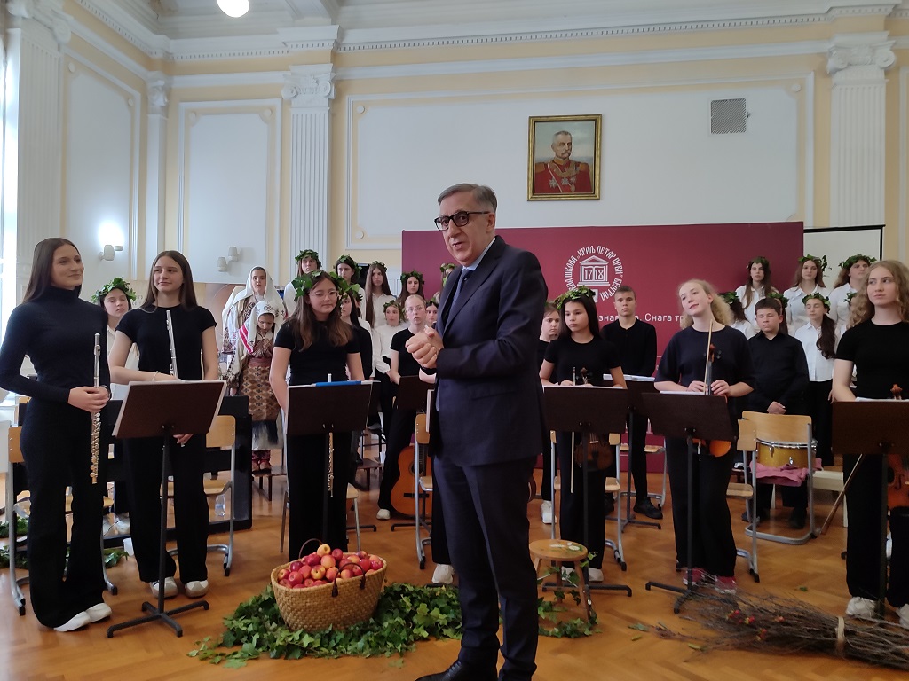 Učenici i nastavnici OŠ „Ivo Andrić“ iz Banje Luke izveli su program pod nazivom „Tradicija kao inspiracija“ u OŠ „Kralj Petar Prvi“ u Beogradu Učenici i nastavnici OŠ „Ivo Andrić“ iz Banje Luke izveli su program pod nazivom „Tradicija kao inspiracija“ u OŠ „Kralj Petar Prvi“ u Beogradu