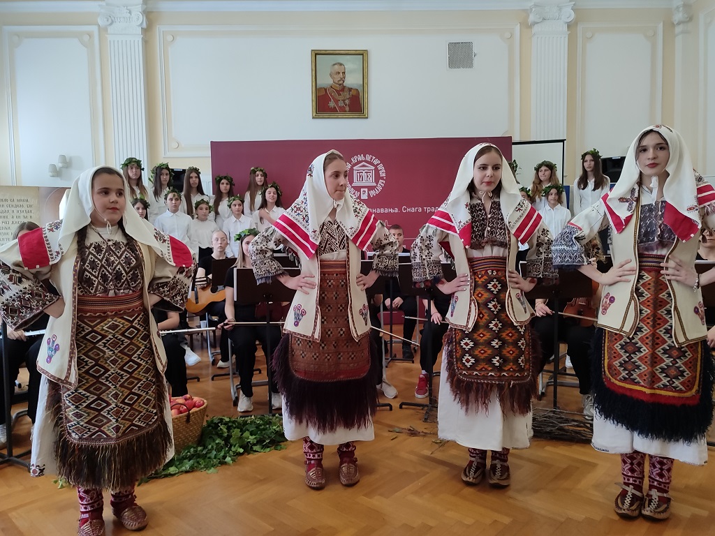 Ученици и наставници ОШ „Иво Андрић“ из Бање Луке извели су програм под називом „Традиција као инспирација“ у ОШ „Краљ Петар Први“ у Београду Ученици и наставници ОШ „Иво Андрић“ из Бање Луке извели су програм под називом „Традиција као инспирација“ у ОШ „Краљ Петар Први“ у Београду
