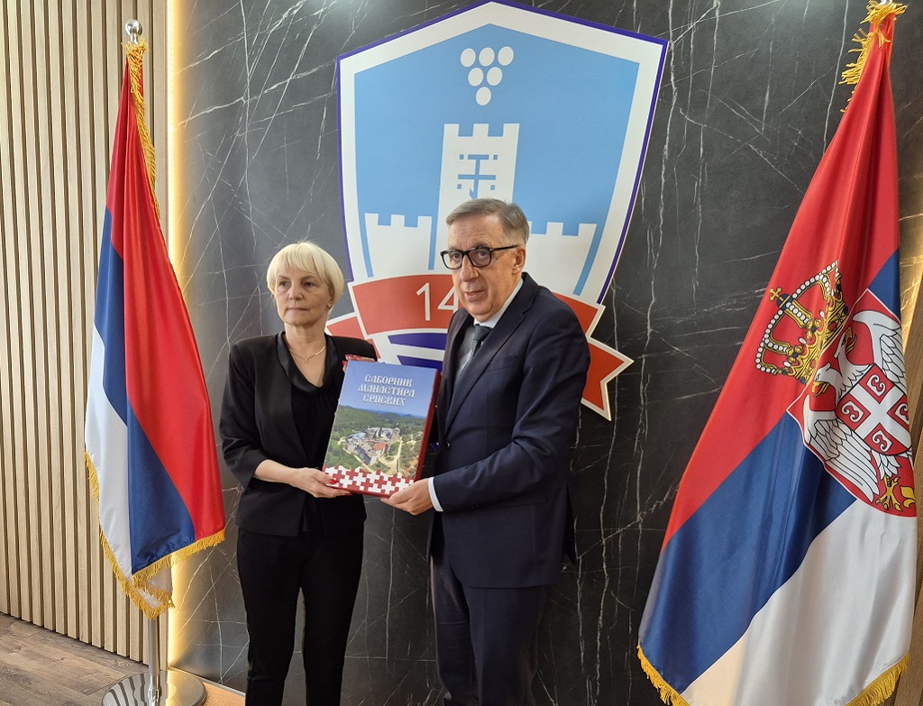 Јасмина Војиновић, градоначелница Смедерева примила је делегацију Представништва Републике Српске у Србији, коју предводи шеф Представништва Млађен Цицовић Јасмина Војиновић, градоначелница Смедерева примила је делегацију Представништва Републике Српске у Србији, коју предводи шеф Представништва Млађен Цицовић