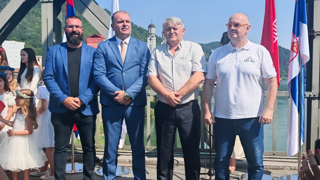 Манифестација "Људи и мостови"