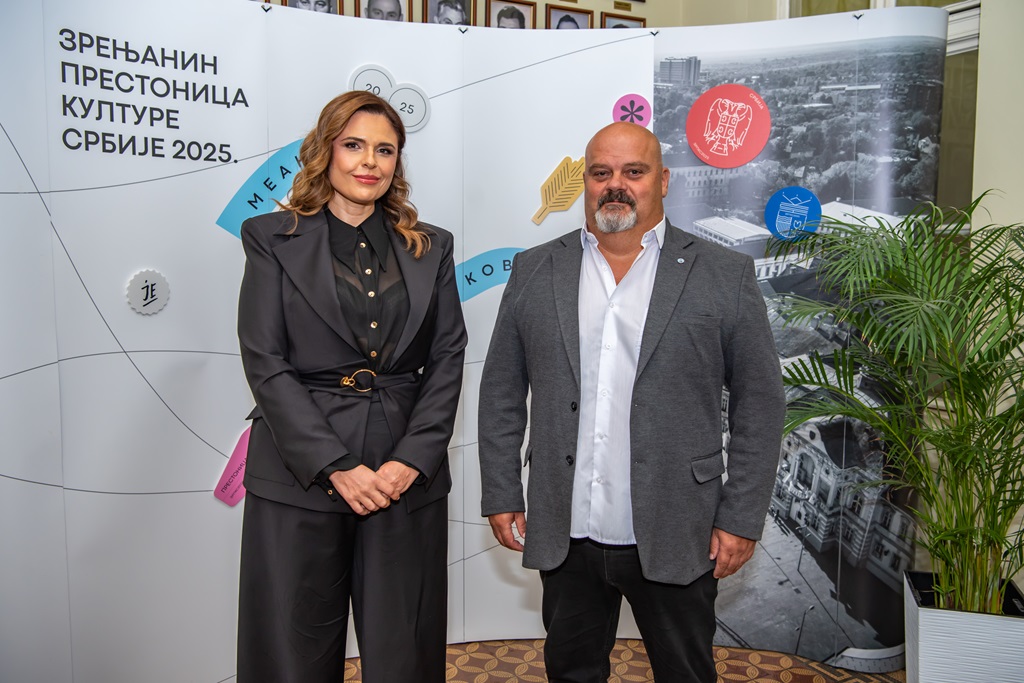 Predsjednik Skupštine grada Zrenjanina Čedomir Janjić i pomoćnik ministra za sport Danijela Ćapin Predsjednik Skupštine grada Zrenjanina Čedomir Janjić i pomoćnik ministra za sport Danijela Ćapin
